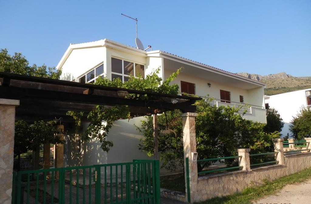 Holiday Home Luka Podstrana Rom bilde